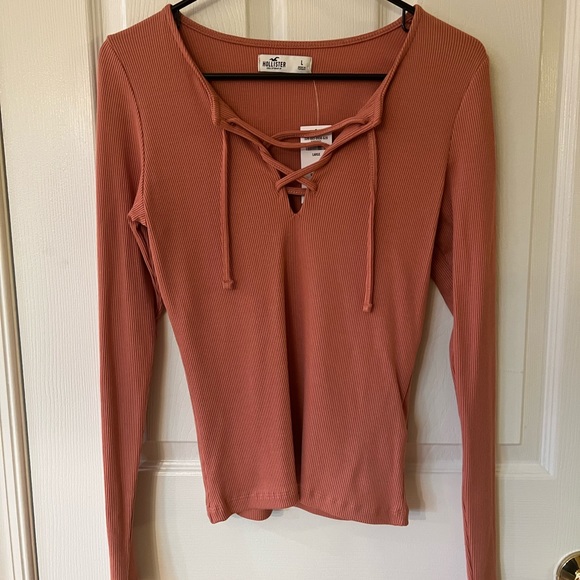 Woman’s Hollister Long Sleeve Top - Picture 7 of 12